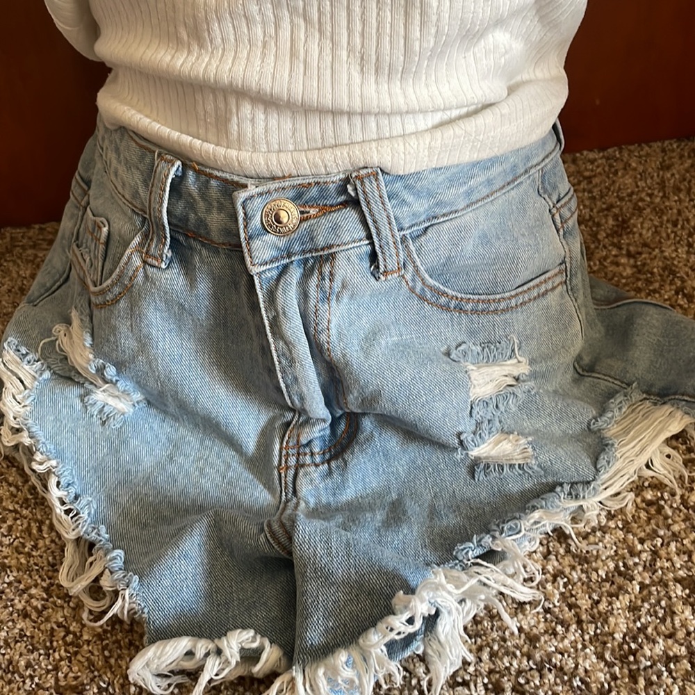 🚫SOLD🚫 Distressed Mini Shorts - Picture 3 of 13